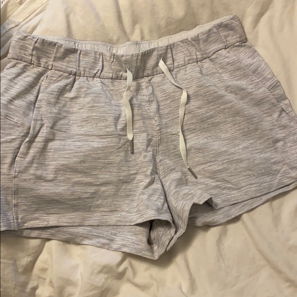 Lululemon On the Fly Short *Woven 2.5inches*